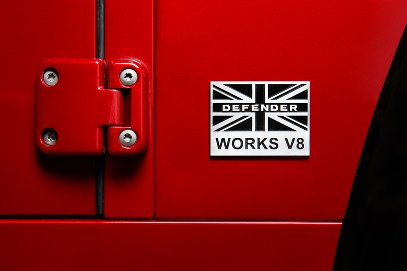 Illustration for article titled Land Rover Is Stuffing 400 HP V8s Into Vintage DefendersÂ